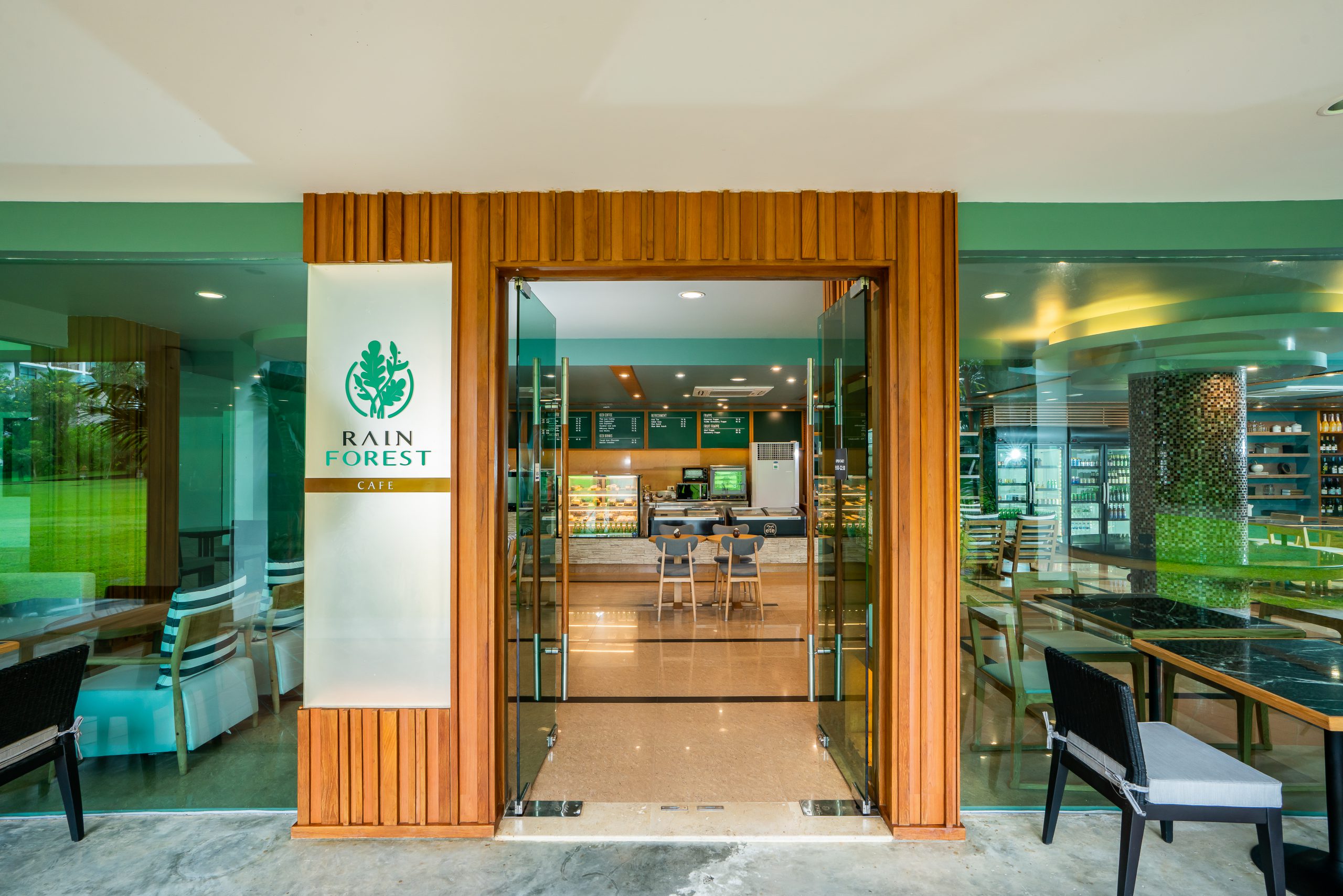 Restaurant_Rainforest Cafe (3)